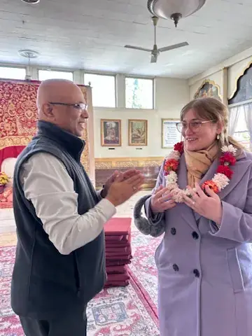 A leader from the Hindu Temple is Potomac is chatting with a teacher.